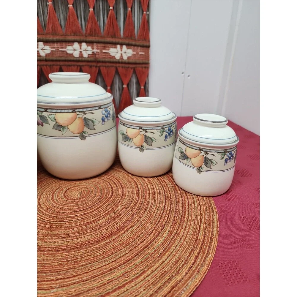 Mikasa Intaglio Garden Harvest Cannister Set Of 4 Peaches, Plums & Berries EUC
